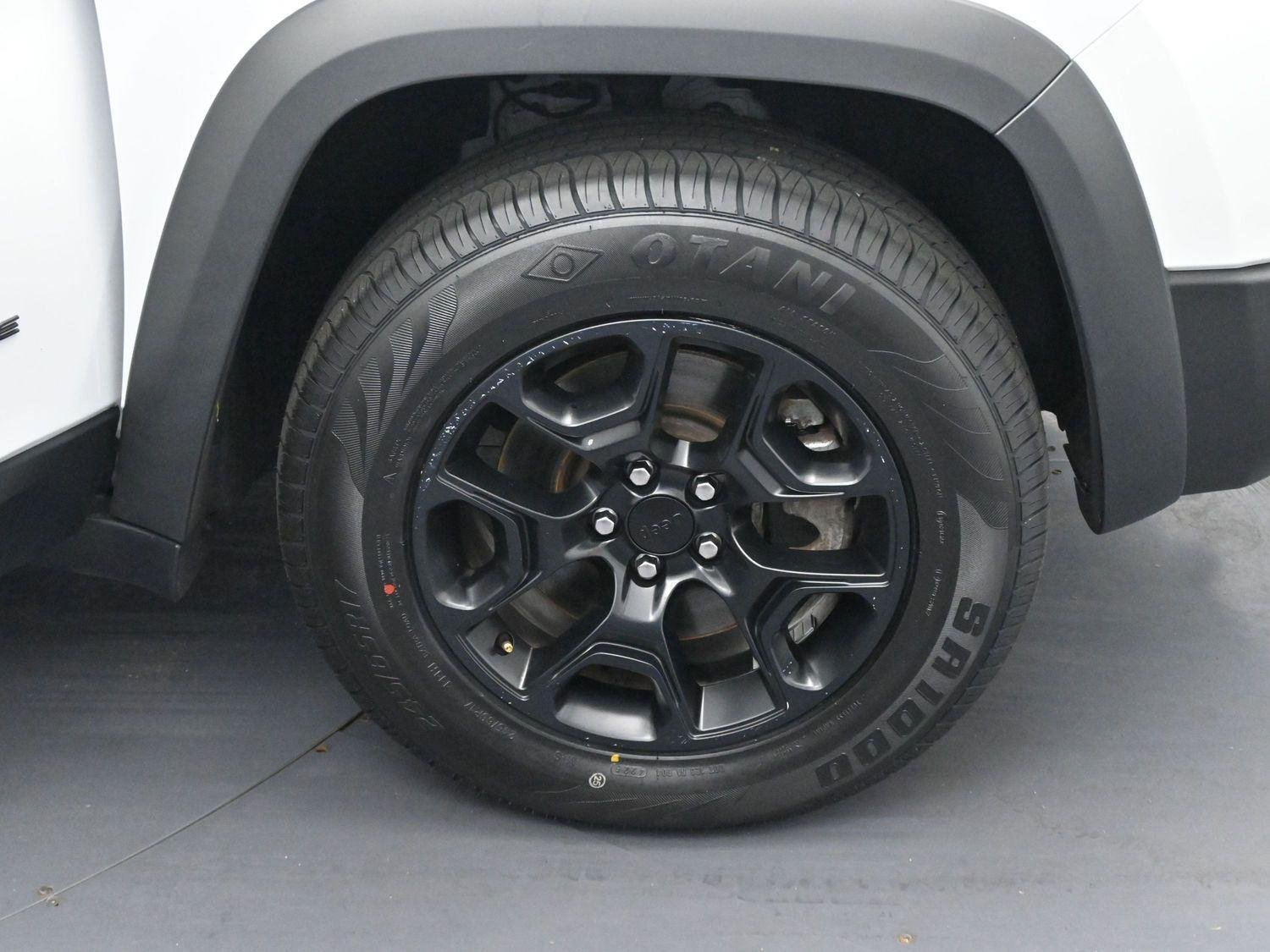 Used 2022 White Jeep Trailhawk image 30