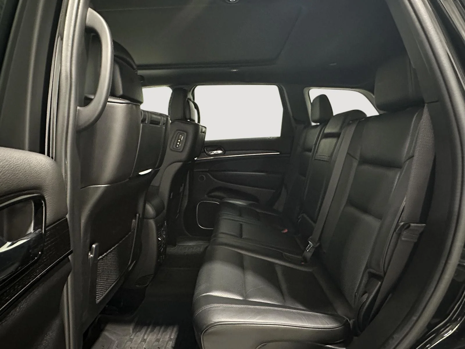 Used 2021 Diamond Black Crystal Pearl Jeep Overland image 24