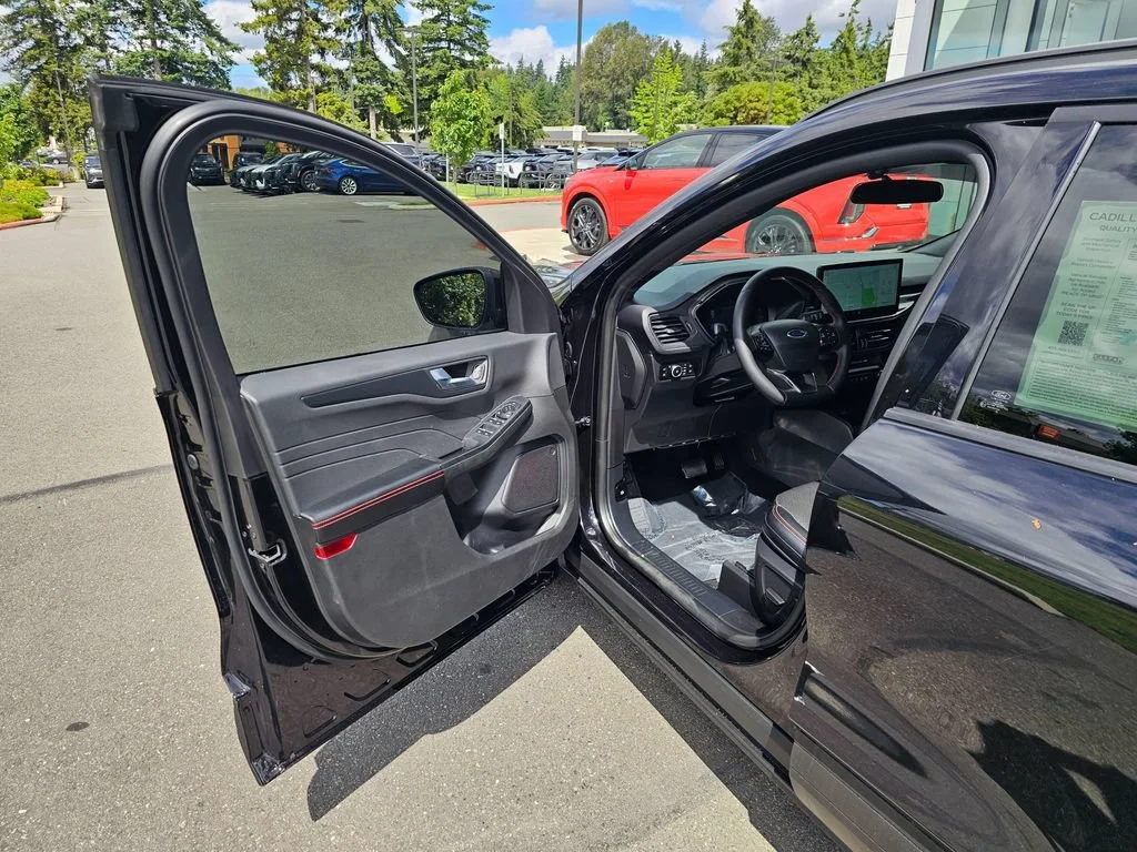 Used 2025  Ford ST-Line Select image 18