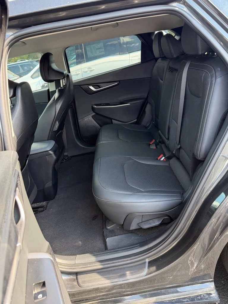 2023 Kia EV6 WIND SUV Slide 8
