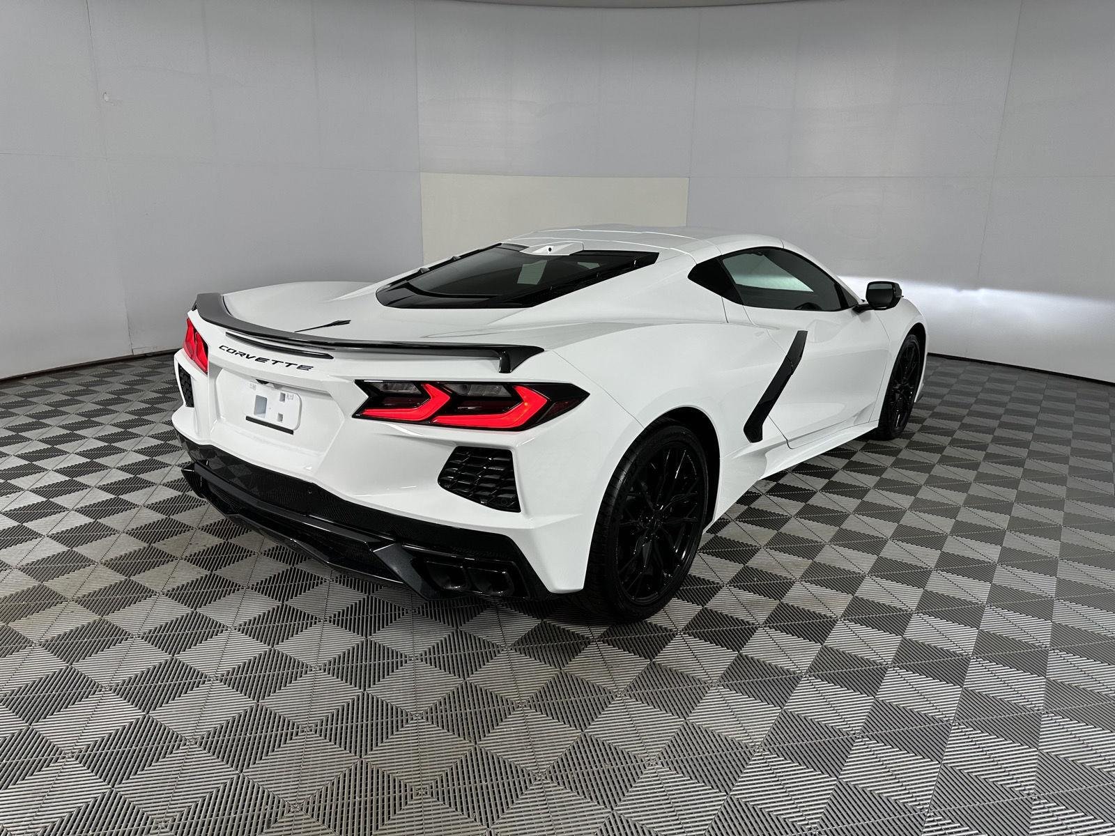 Used 2025 Arctic White Chevrolet 1LT image 24