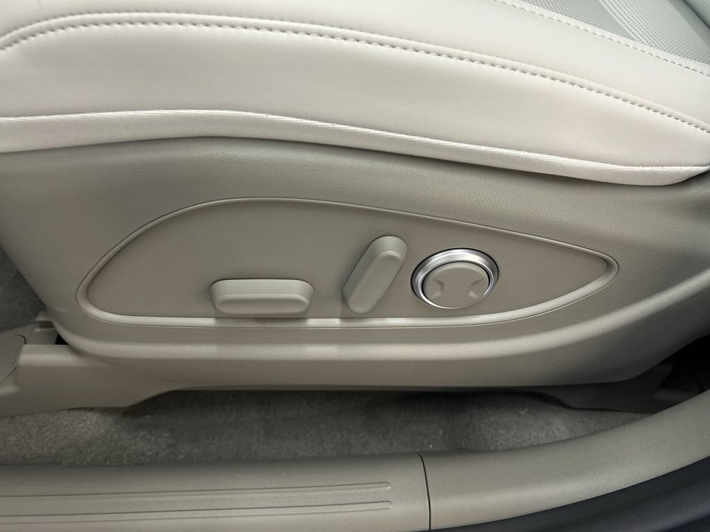 New 2026 White Pearl Hyundai SEL 8P image 13