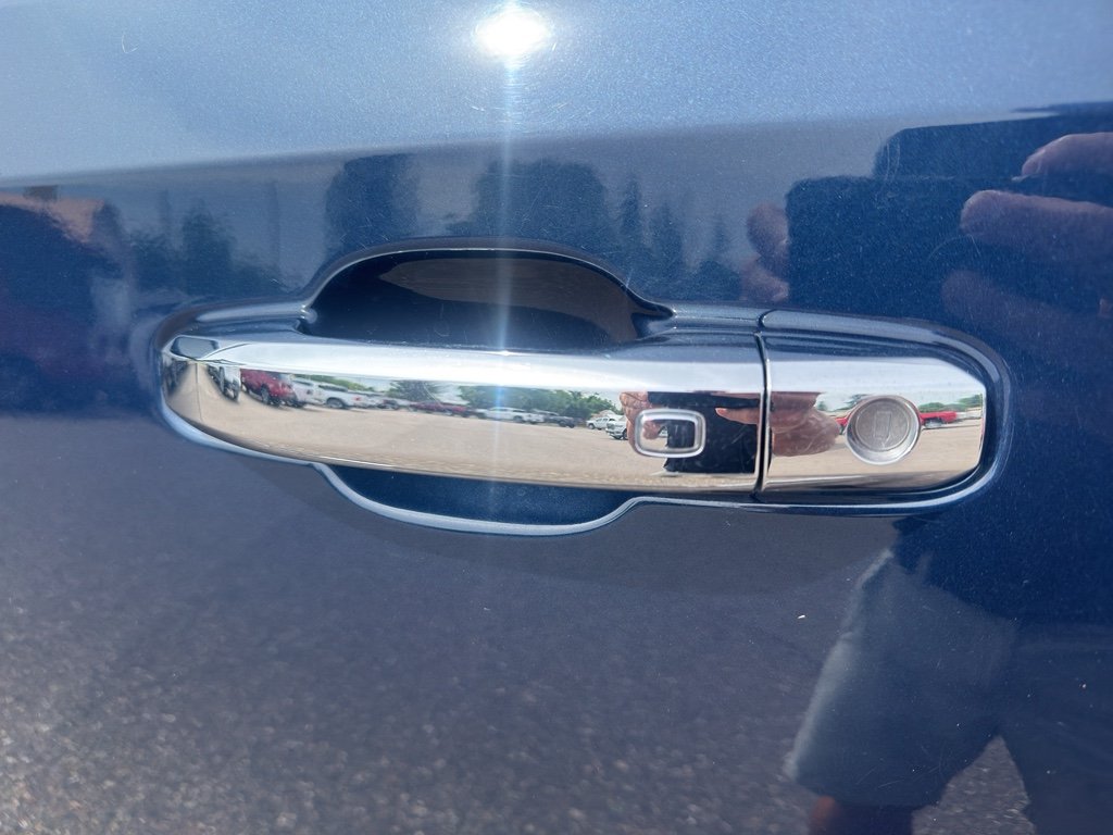 Used 2021 Pacific Blue Metallic GMC SLT image 10