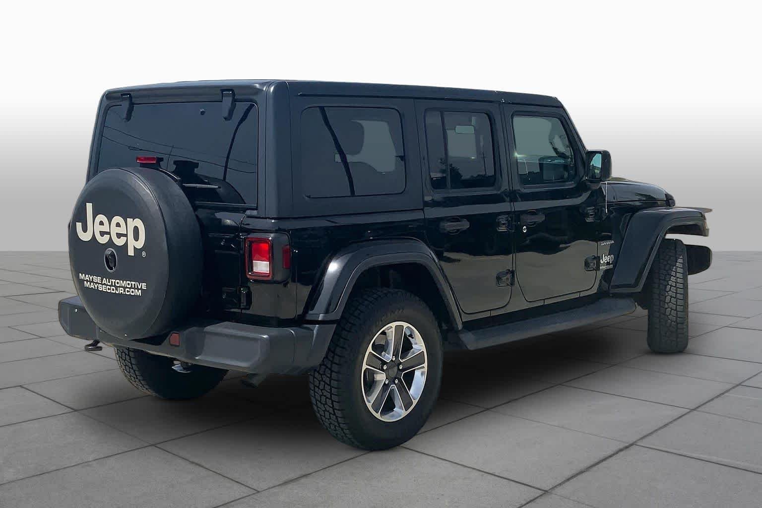 Used 2019 Black Clearcoat Jeep Sahara image 13