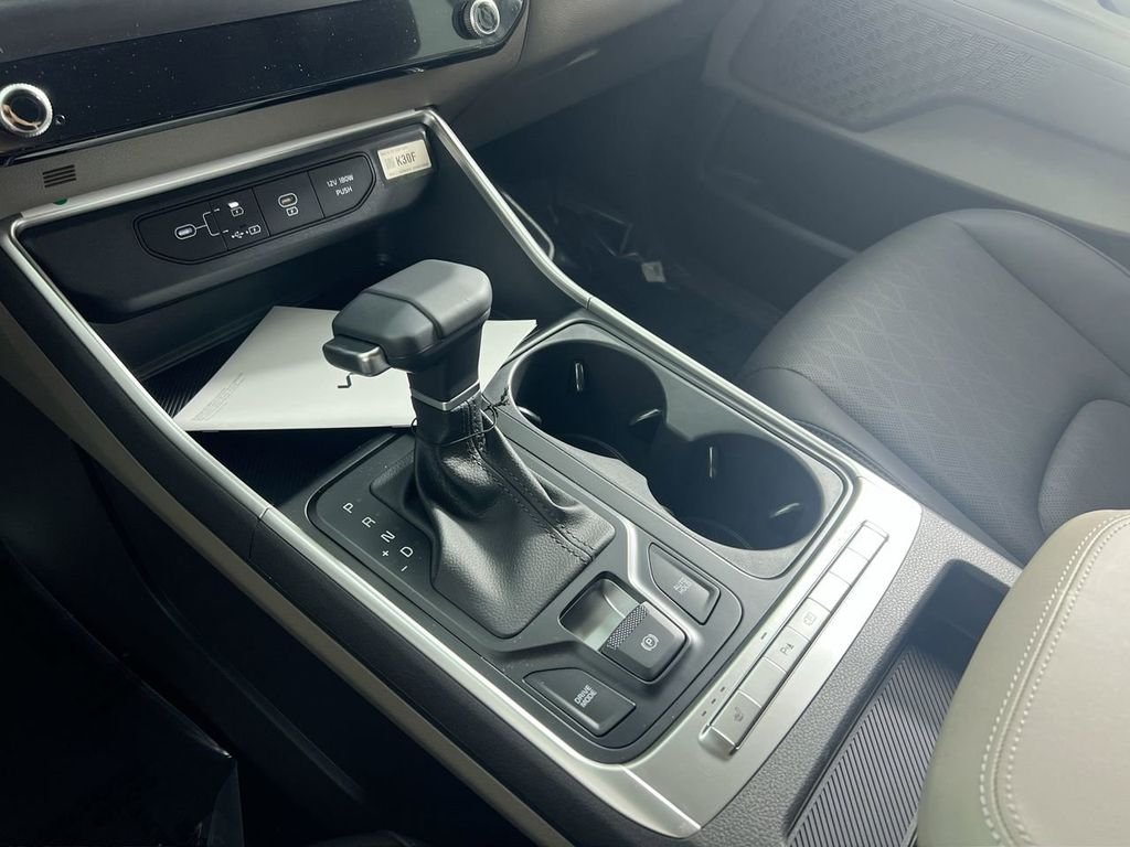 New 2026 Snow White Pearl Kia LXS image 23