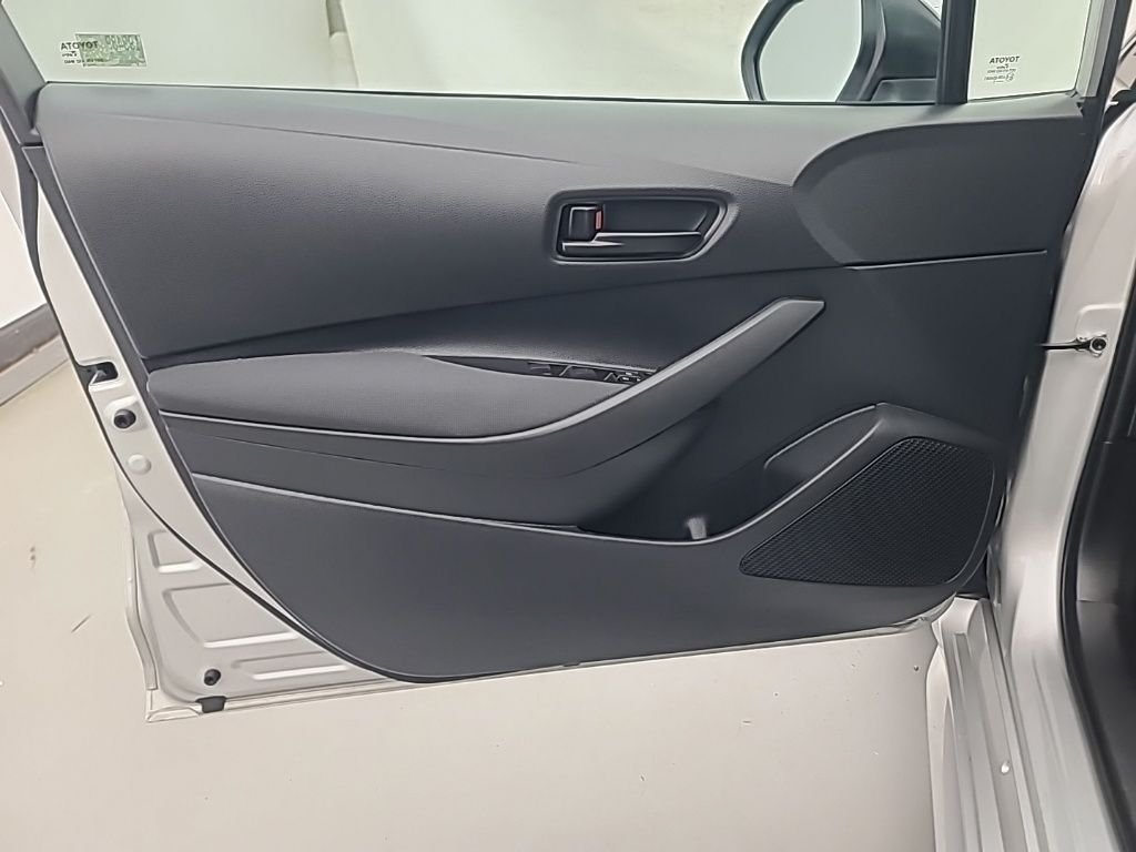 2025 Toyota Corolla LE - Photo 23
