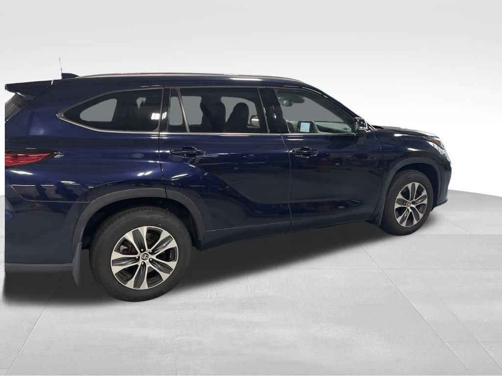 Used 2021  Toyota XLE image 16