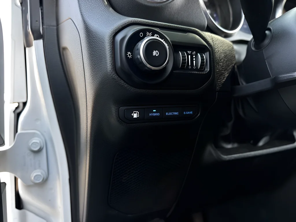 Used 2022 White Jeep Unlimited Rubicon 4xe image 17