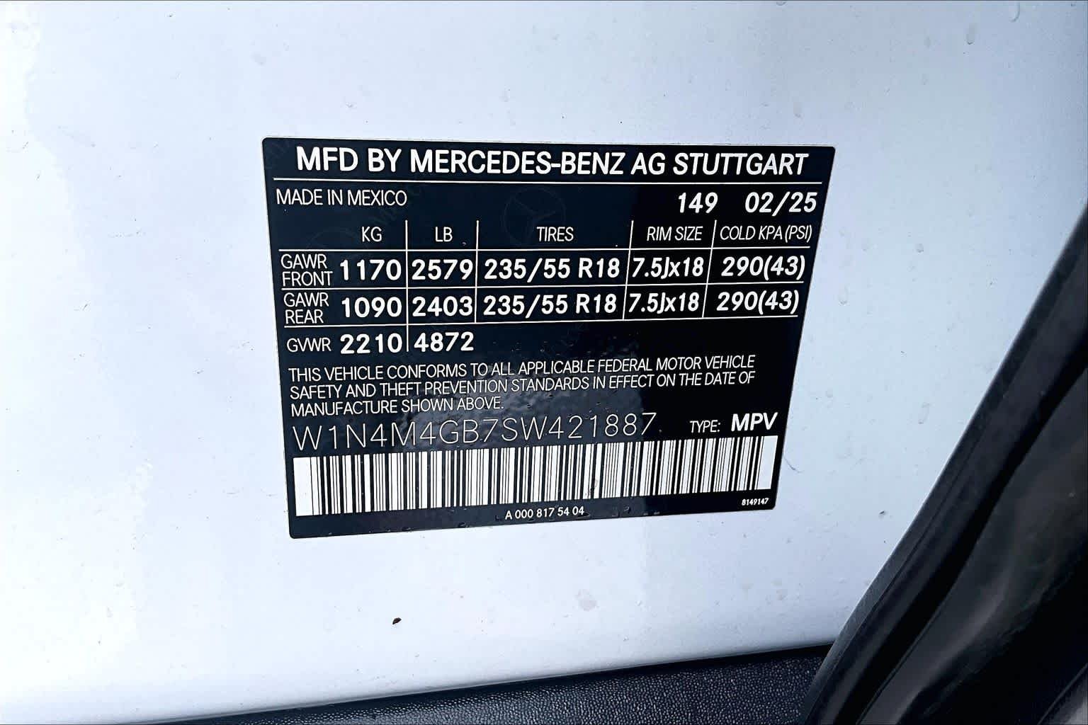 Used 2025 Polar White Mercedes-Benz GLB 250 image 37