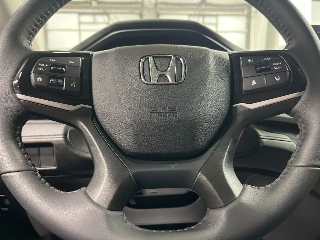 Used 2026 Platinum White Pearl Honda EX-L image 15