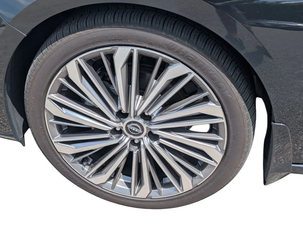 Used 2025 Black Nissan 2.5 SL image 9