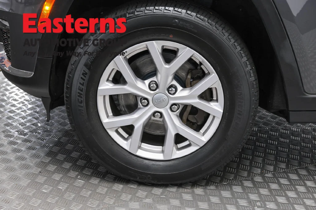 Used 2022 Gray Jeep Limited image 36