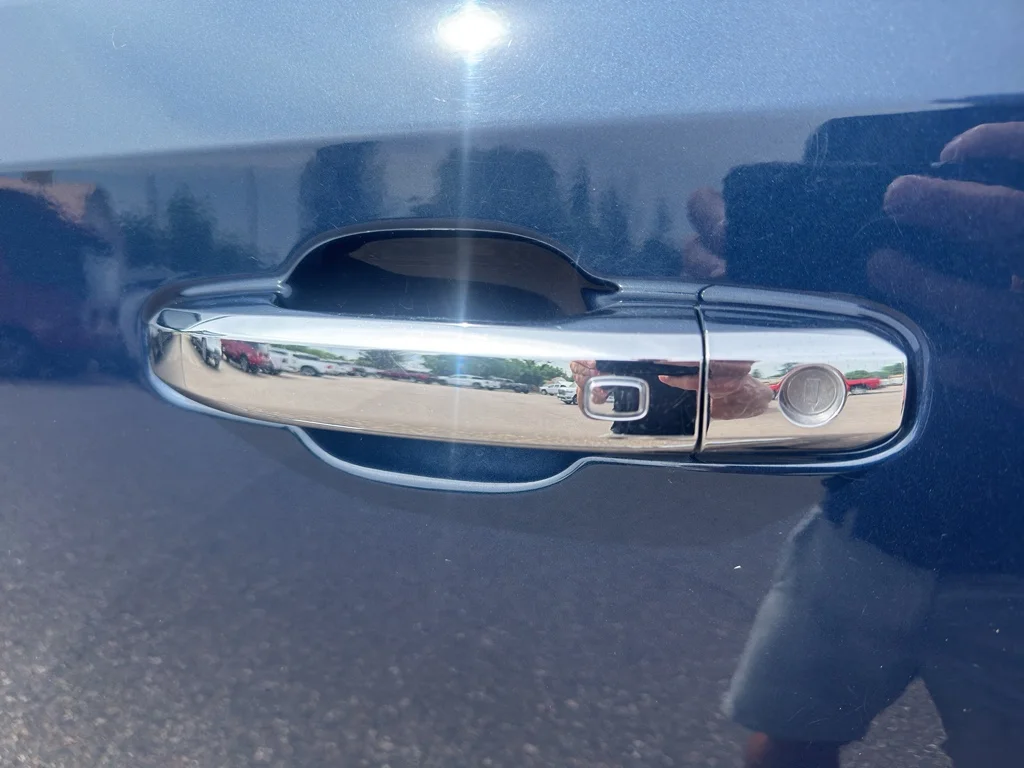 Used 2021 Pacific Blue Metallic GMC SLT image 10