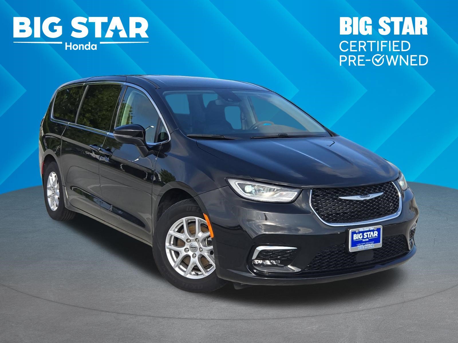 2023 Chrysler Pacifica Touring L's photo