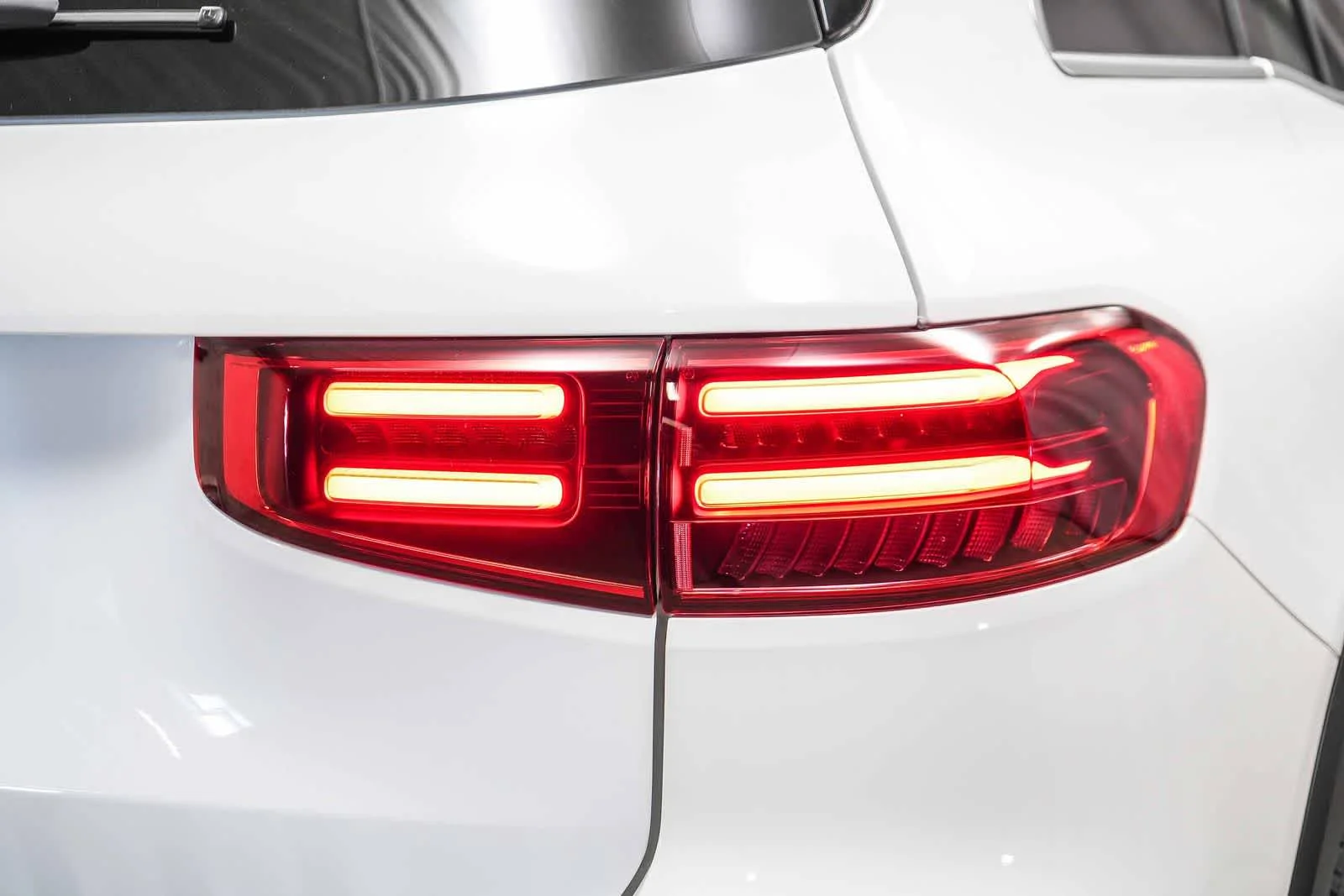 New 2026 Polar White Mercedes-Benz GLB 250 image 52