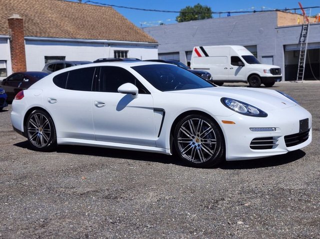 2016 Porsche Panamera 