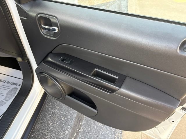 Used 2016 White Jeep Latitude image 14