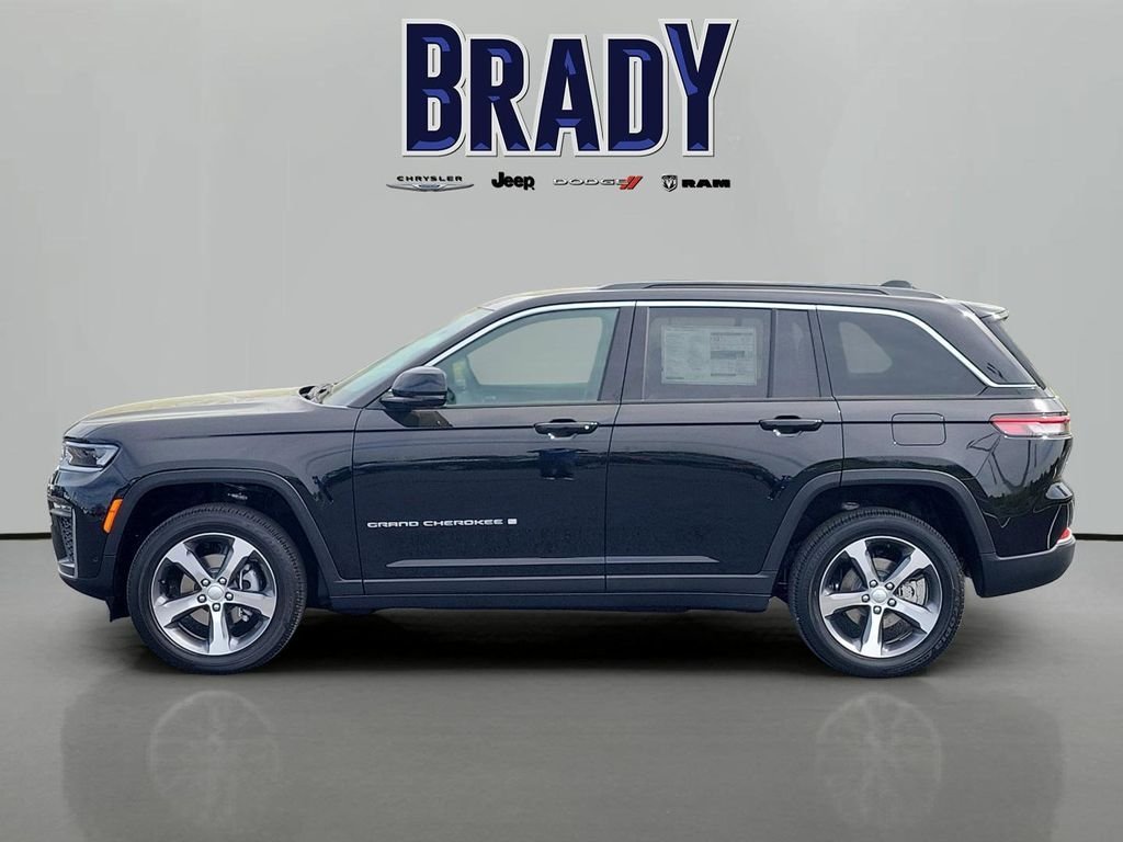 New 2026 Diamond Black Crystal Pearl-Coat Exterior Paint Jeep Limited image 6