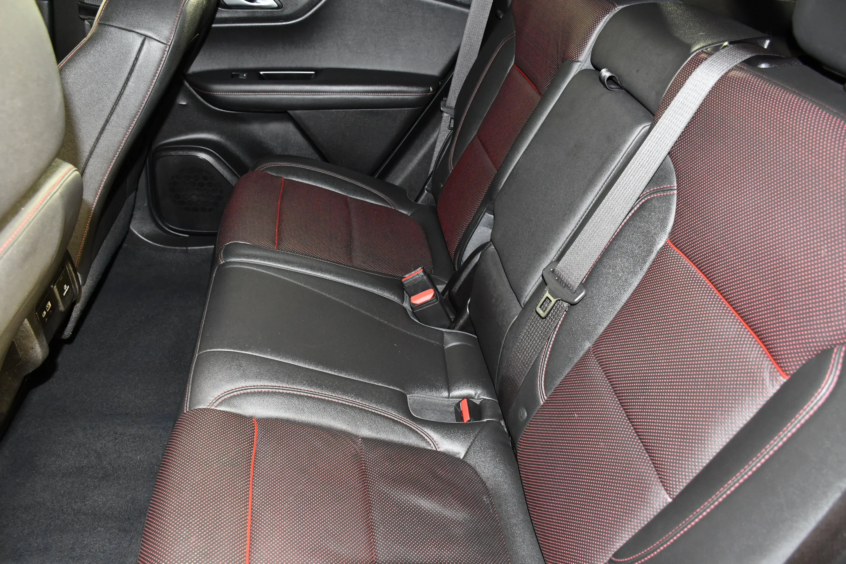 Used 2022 Silver Ice Metallic Chevrolet RS image 47