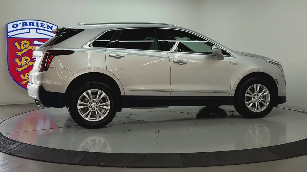 Used 2020 Radiant Silver Metallic Cadillac Luxury image 4