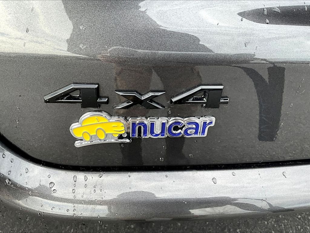 Used 2022 Gray Jeep Latitude image 27