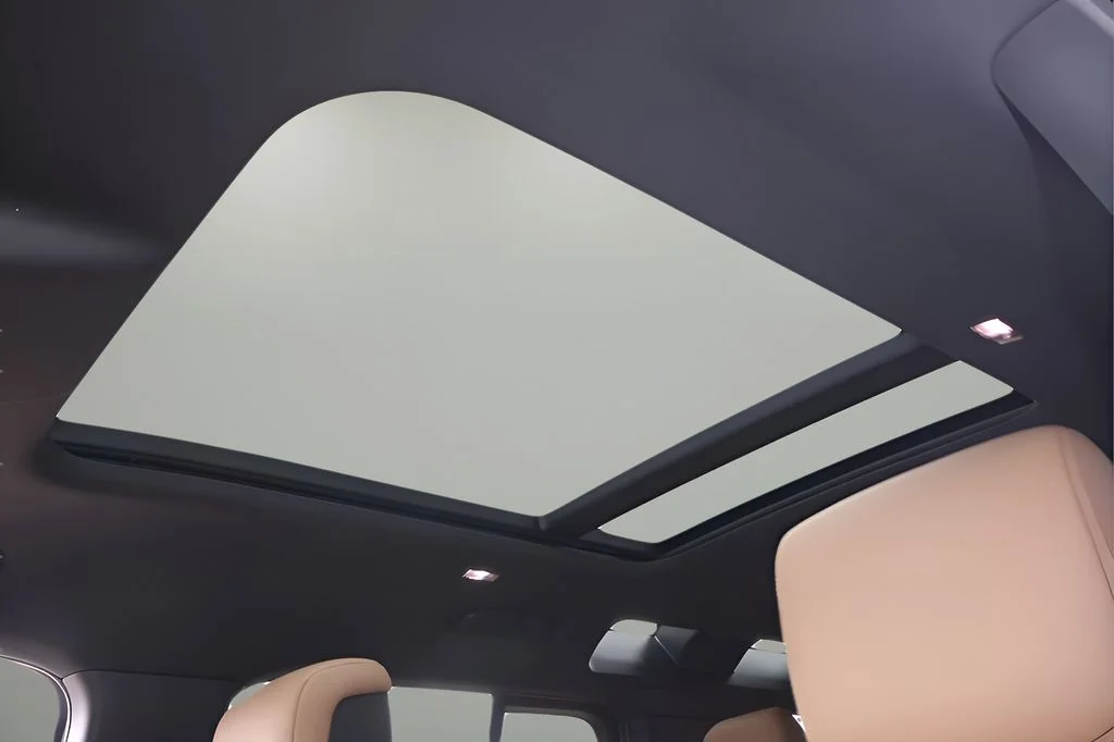 New 2026 Fuji White Land Rover X-Dynamic SE image 27