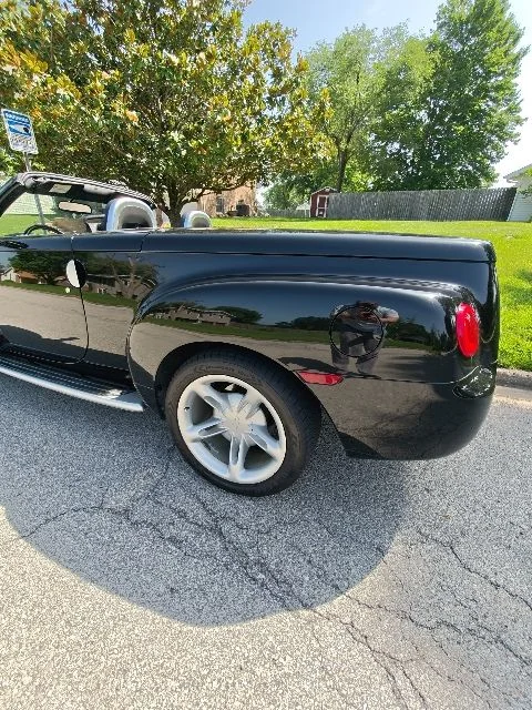 Used 2004 Black Chevrolet Base image 13