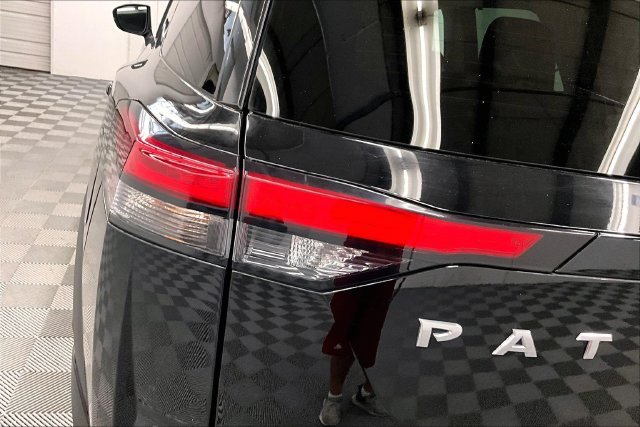 Used 2023 Super Black Nissan Platinum image 37