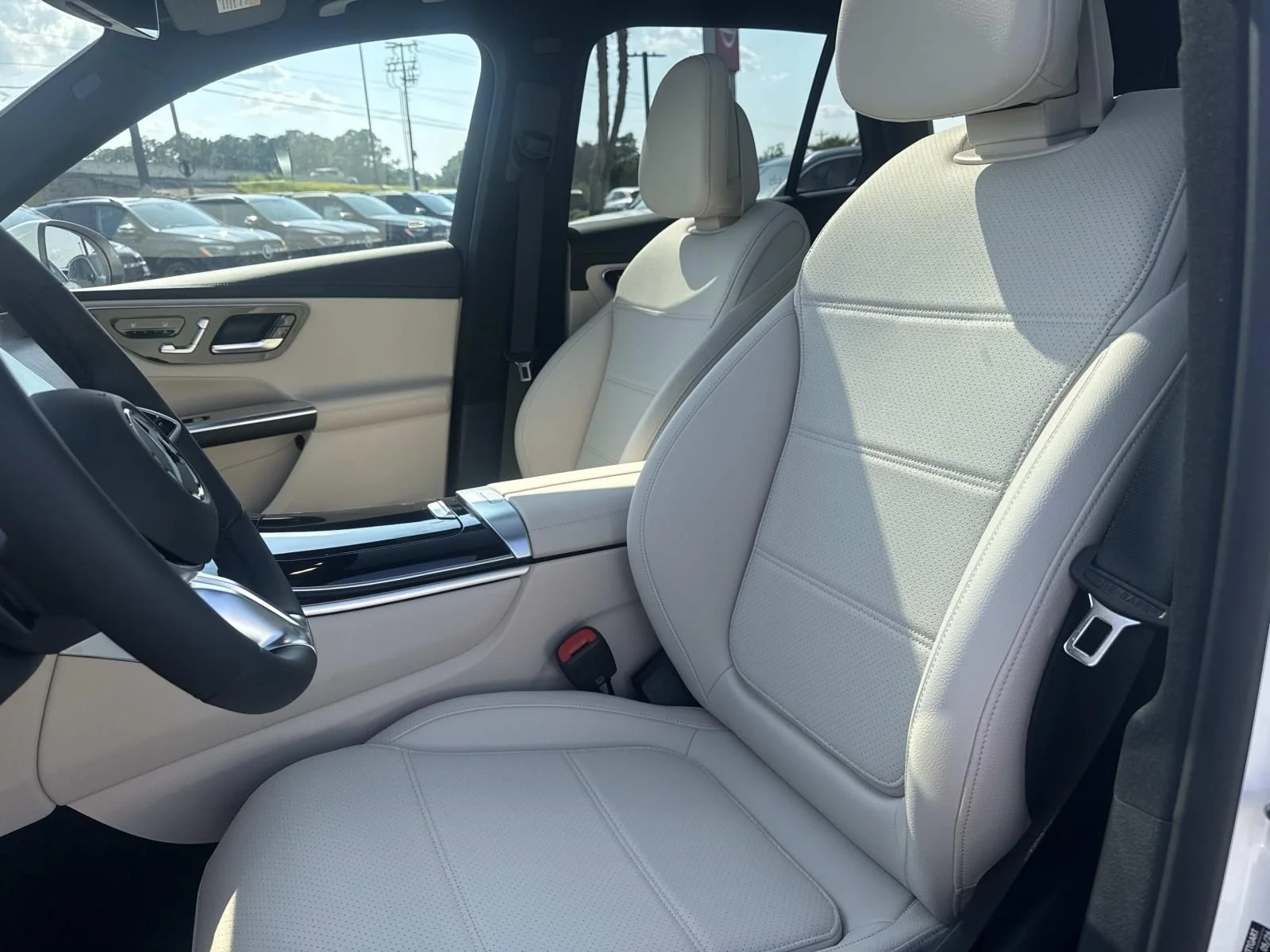 New 2026 White Mercedes-Benz GLC 300 image 11