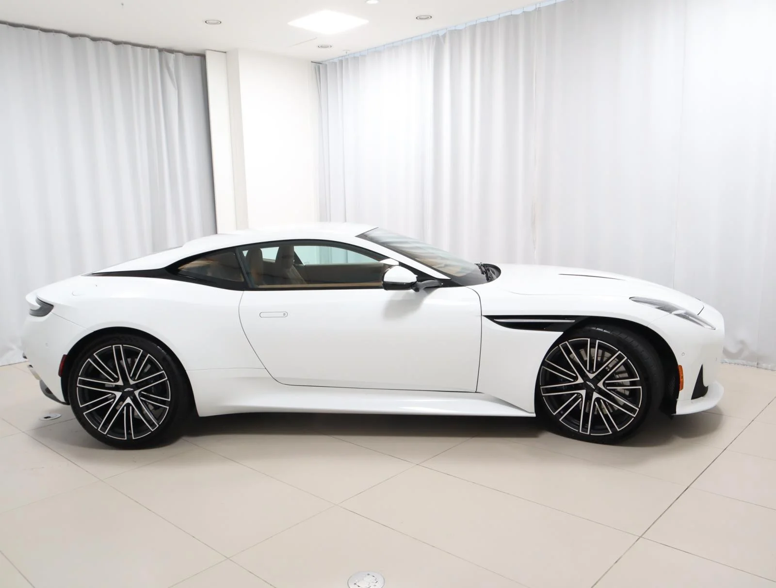Used 2024 Zenith White Aston Martin Coupe image 6
