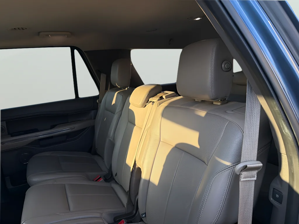 Used 2018 Blue Ford XLT image 39