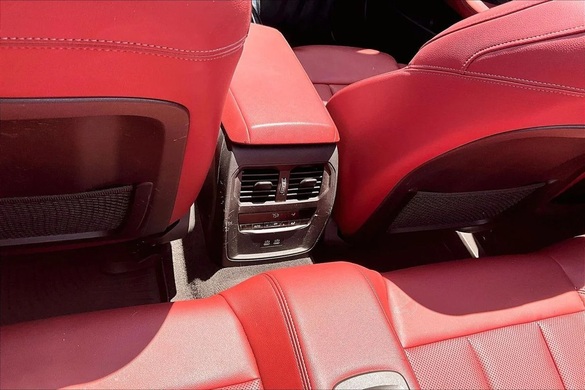 Used 2022  BMW xDrive image 10
