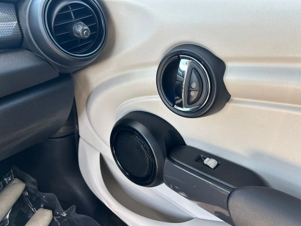 Used 2015 White MINI Base image 19