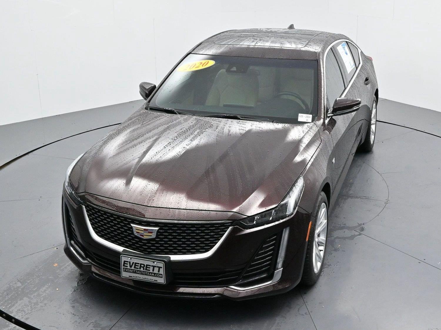 Used 2020 GARNET METALLIC Cadillac Luxury image 44