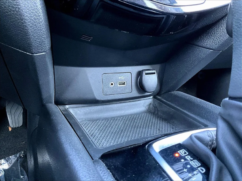 Used 2020 Midnight Pine Metallic Nissan SV image 18