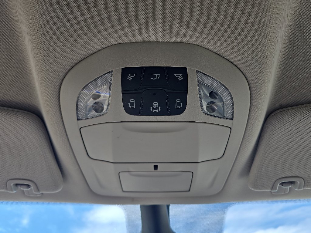 Used 2024 Silver Chrysler Touring L image 27
