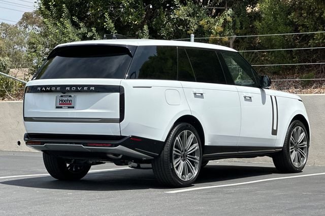 New 2026 Fuji White Land Rover SE image 5