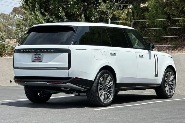 New 2026 Fuji White Land Rover SE image 5