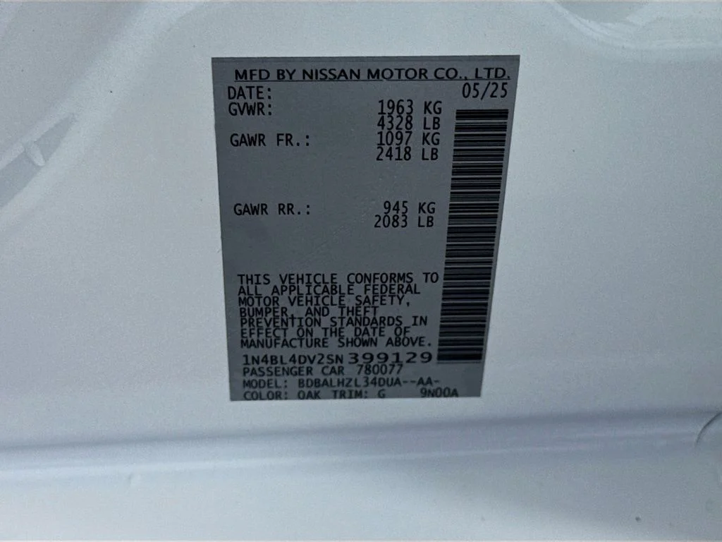 Used 2025 Glacier White Nissan 2.5 SV image 38