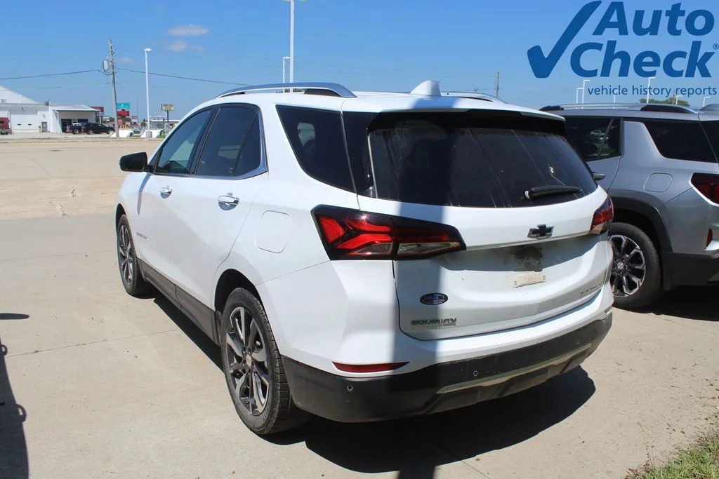 Used 2022 Summit White Chevrolet Premier image 3