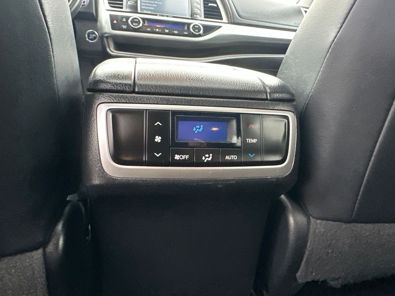 Used 2017  Toyota XLE image 21