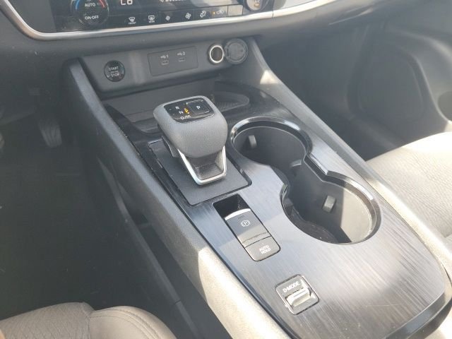 Used 2025 White Nissan SV image 6