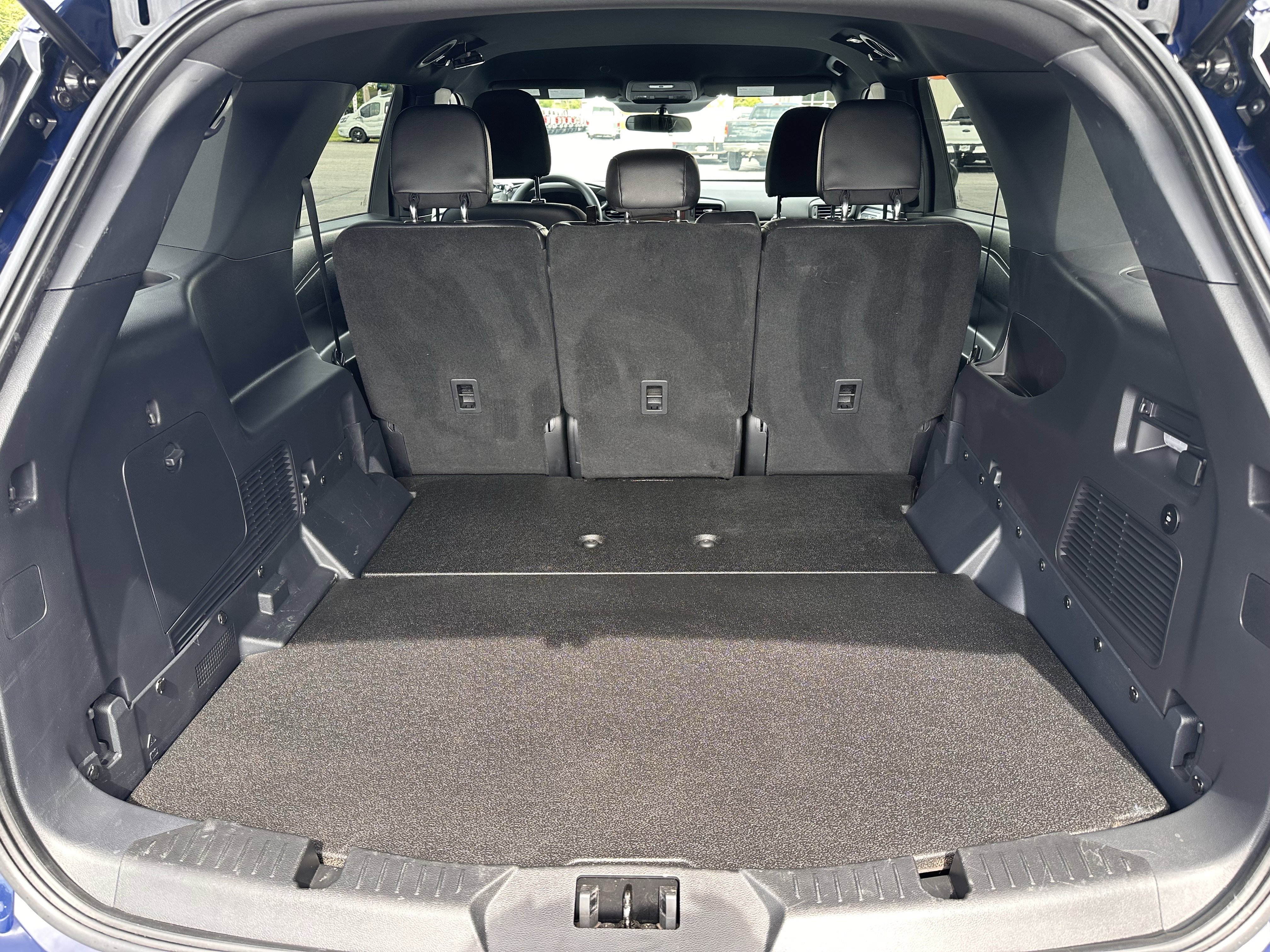 Used 2025 Dark Blue Ford AWD image 17