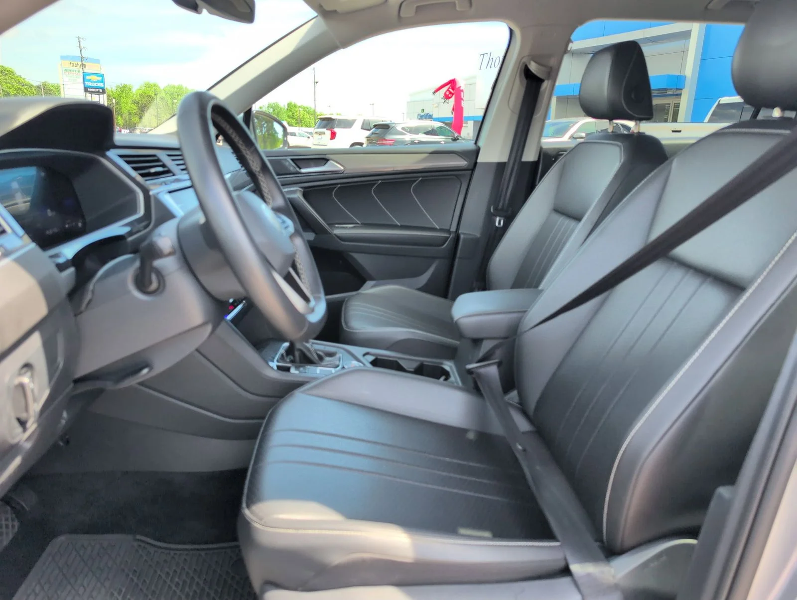 2024 Volkswagen Tiguan SE - Photo 13
