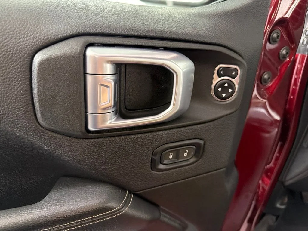 Used 2021 Red Jeep Overland image 10