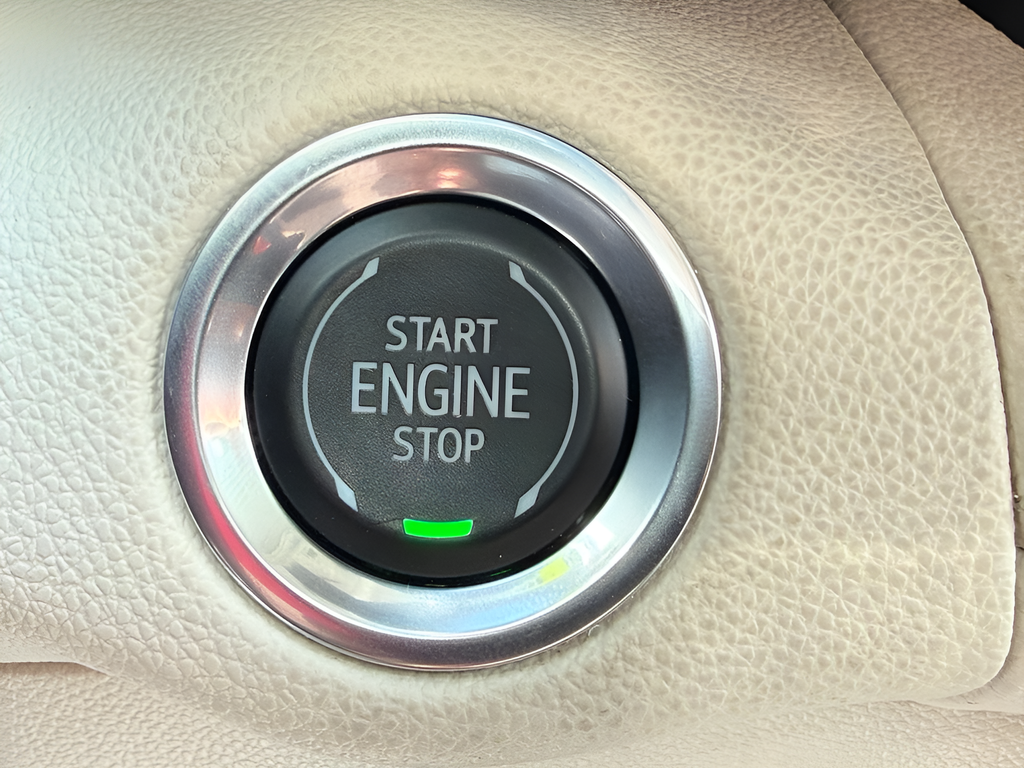 Used 2021 Red Buick Essence image 27