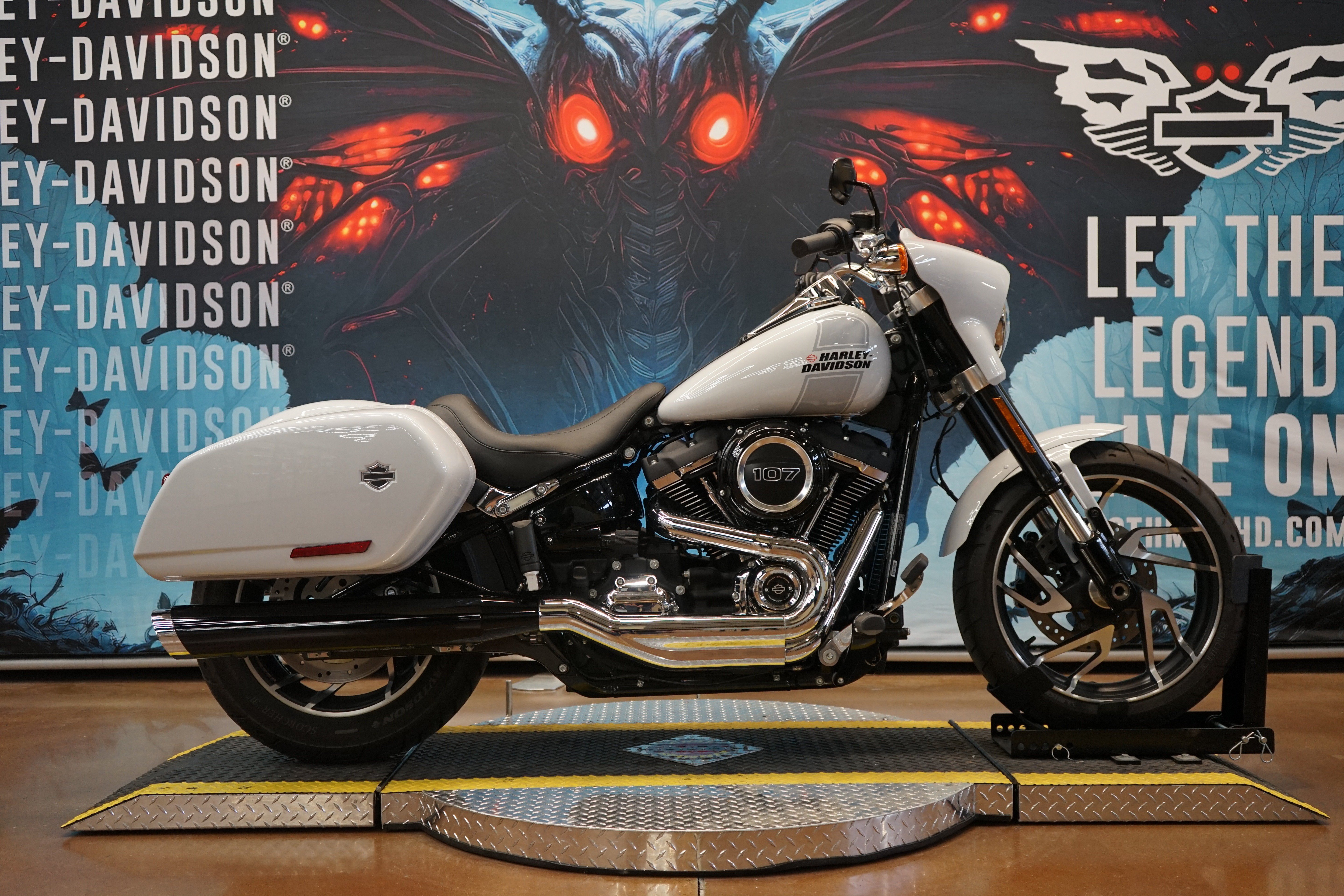 Used 2021 Stone Washed White Pearl Harley-Davidson  image 1