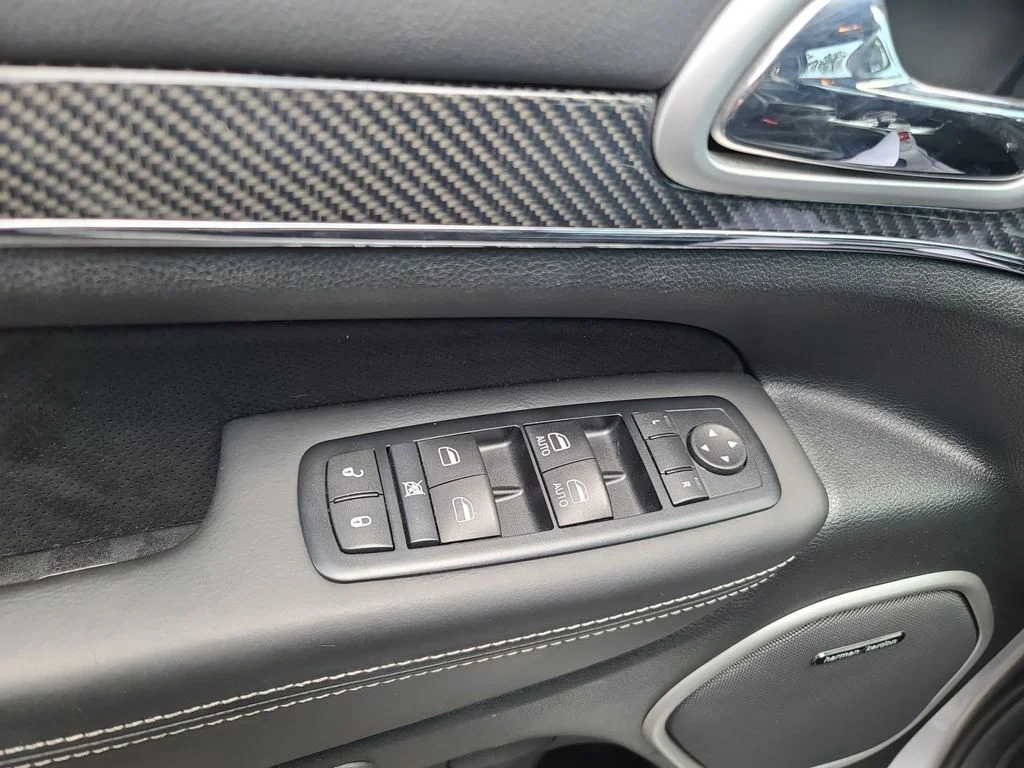 Used 2015 Silver Jeep SRT image 26