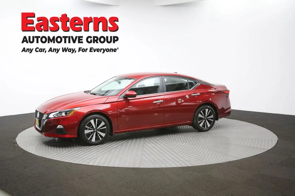 Used 2022 Red Nissan 2.5 SV image 54