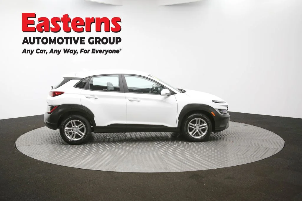 Used 2022 White Hyundai SE image 41